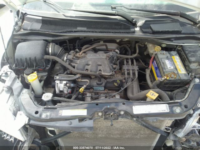 Photo 9 VIN: 2A4RR5D10AR117642 - CHRYSLER TOWN & COUNTRY 