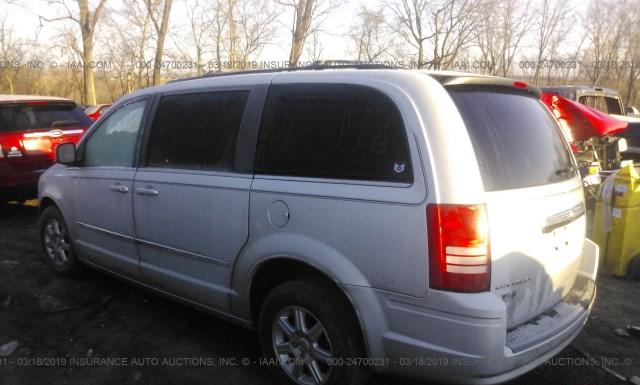 Photo 2 VIN: 2A4RR5D10AR170051 - CHRYSLER TOWN AND COUNTRY 