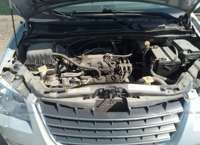 Photo 9 VIN: 2A4RR5D10AR217501 - CHRYSLER TOWN & COUNTRY 