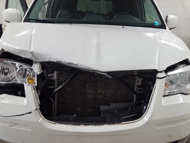 Photo 6 VIN: 2A4RR5D10AR257738 - CHRYSLER TOWN & COU 