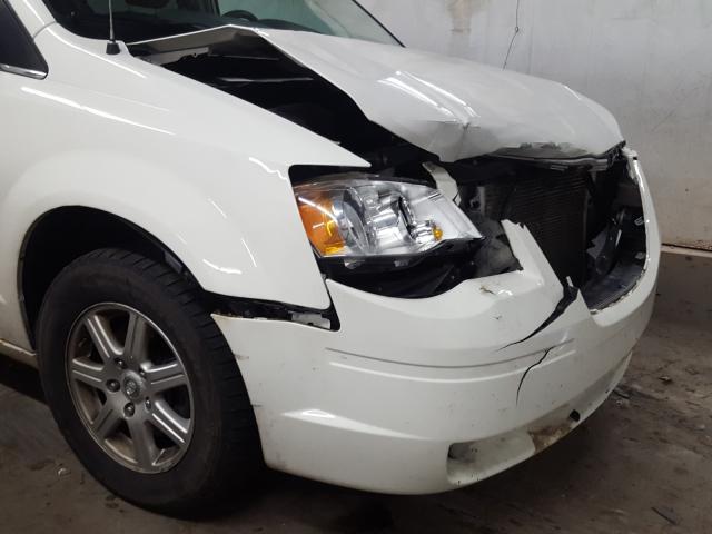 Photo 8 VIN: 2A4RR5D10AR257738 - CHRYSLER TOWN & COU 