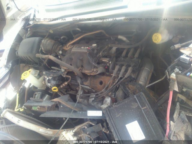 Photo 9 VIN: 2A4RR5D10AR266102 - CHRYSLER TOWN & COUNTRY 