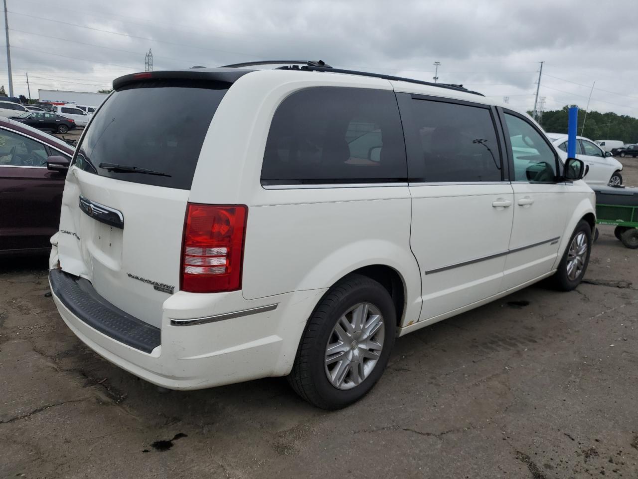 Photo 2 VIN: 2A4RR5D10AR286527 - CHRYSLER TOWN & COUNTRY 