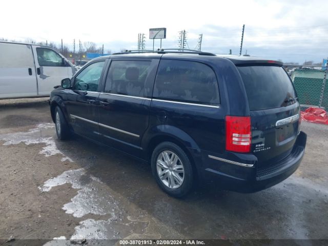 Photo 2 VIN: 2A4RR5D10AR289671 - CHRYSLER TOWN & COUNTRY 