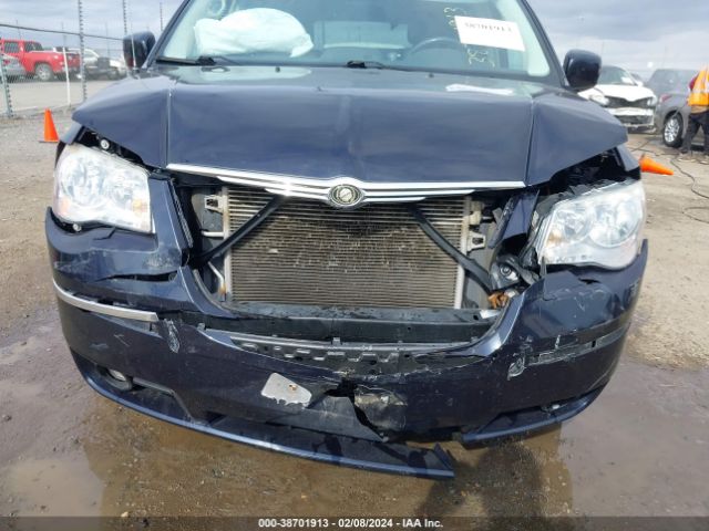 Photo 5 VIN: 2A4RR5D10AR289671 - CHRYSLER TOWN & COUNTRY 