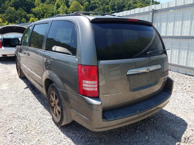 Photo 2 VIN: 2A4RR5D10AR300653 - CHRYSLER TOWN & COU 