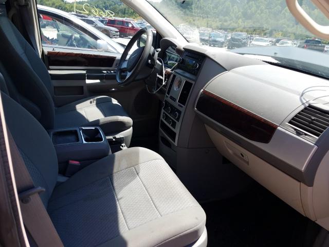 Photo 4 VIN: 2A4RR5D10AR300653 - CHRYSLER TOWN & COU 