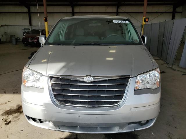 Photo 4 VIN: 2A4RR5D10AR337122 - CHRYSLER TOWN & COU 