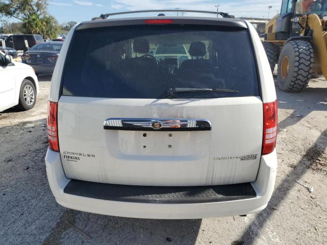 Photo 5 VIN: 2A4RR5D10AR337198 - CHRYSLER TOWN & COU 