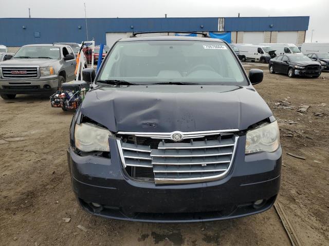 Photo 4 VIN: 2A4RR5D10AR387129 - CHRYSLER TOWN & COU 