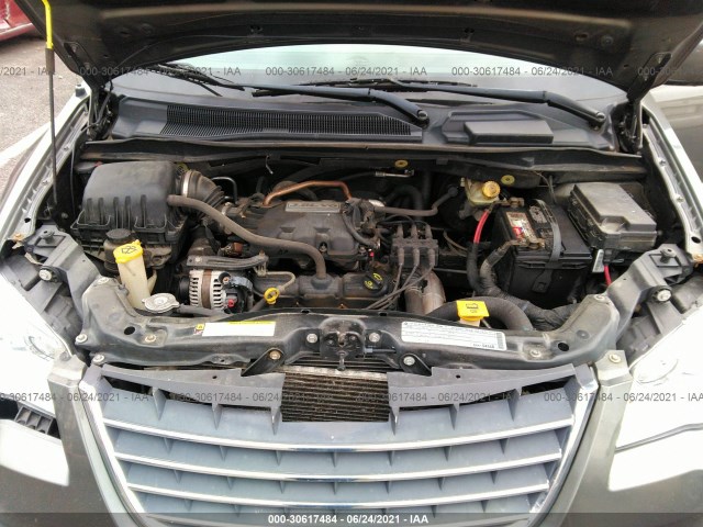 Photo 9 VIN: 2A4RR5D10AR387292 - CHRYSLER TOWN & COUNTRY 