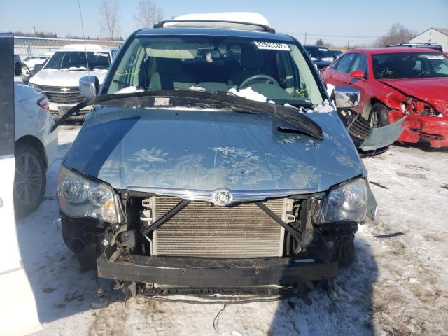 Photo 8 VIN: 2A4RR5D10AR397935 - CHRYSLER TOWN &AMP COU 