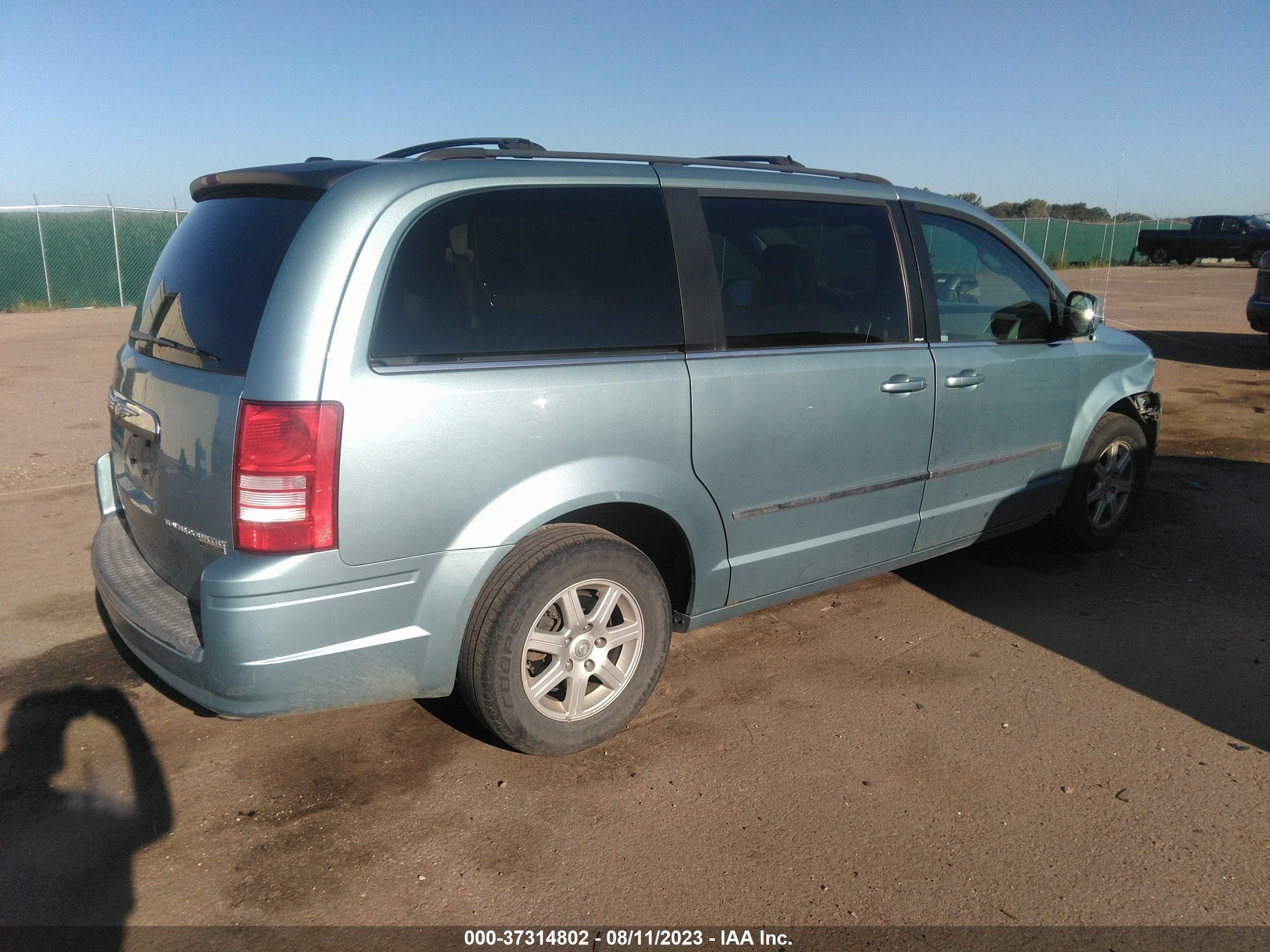 Photo 3 VIN: 2A4RR5D10AR430867 - CHRYSLER TOWN & COUNTRY 