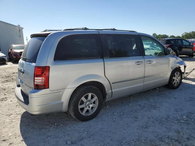 Photo 2 VIN: 2A4RR5D10AR479714 - CHRYSLER TOWN & COU 