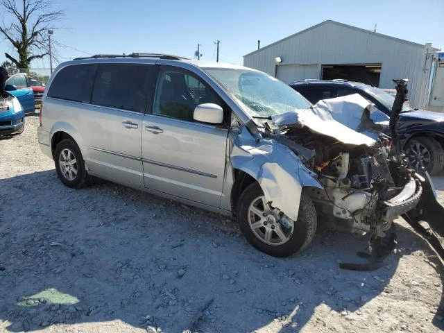 Photo 3 VIN: 2A4RR5D10AR479714 - CHRYSLER TOWN & COU 