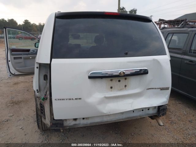 Photo 5 VIN: 2A4RR5D10AR500853 - CHRYSLER TOWN & COUNTRY 