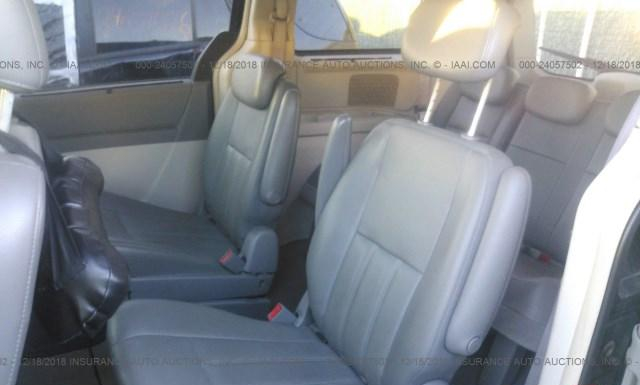 Photo 7 VIN: 2A4RR5D11AR113390 - CHRYSLER TOWN AND COUNTRY 