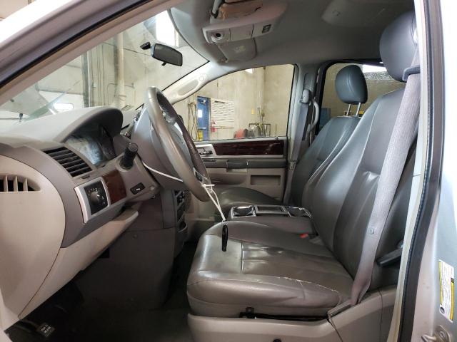 Photo 6 VIN: 2A4RR5D11AR120825 - CHRYSLER TOWN & COU 