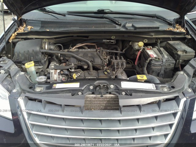 Photo 9 VIN: 2A4RR5D11AR141609 - CHRYSLER TOWN & COUNTRY 