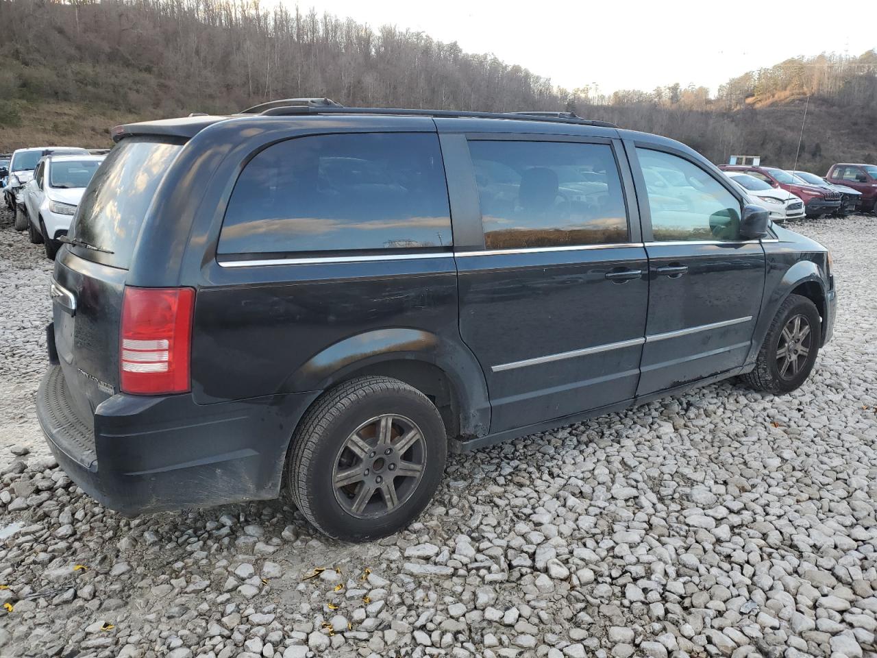 Photo 2 VIN: 2A4RR5D11AR149726 - CHRYSLER TOWN & COUNTRY 