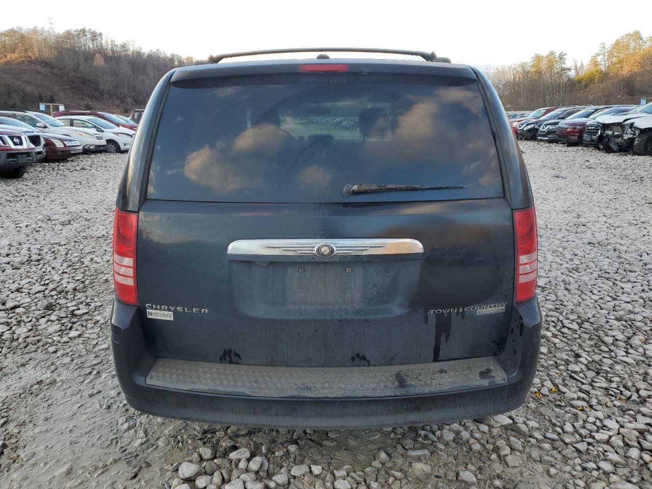 Photo 5 VIN: 2A4RR5D11AR149726 - CHRYSLER TOWN & COUNTRY 