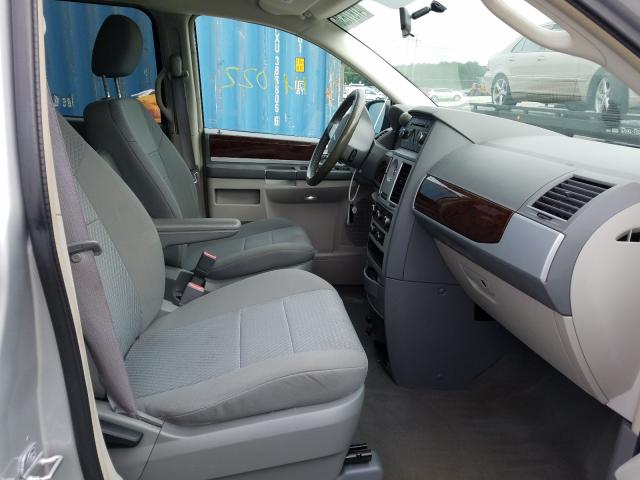 Photo 4 VIN: 2A4RR5D11AR173606 - CHRYSLER TOWN & COU 