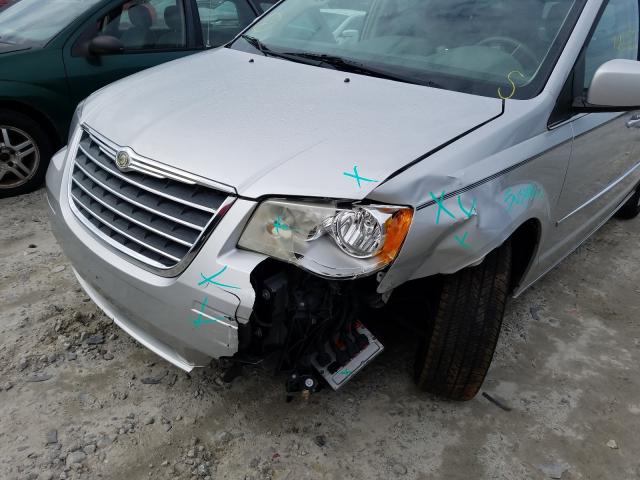 Photo 8 VIN: 2A4RR5D11AR173606 - CHRYSLER TOWN & COU 