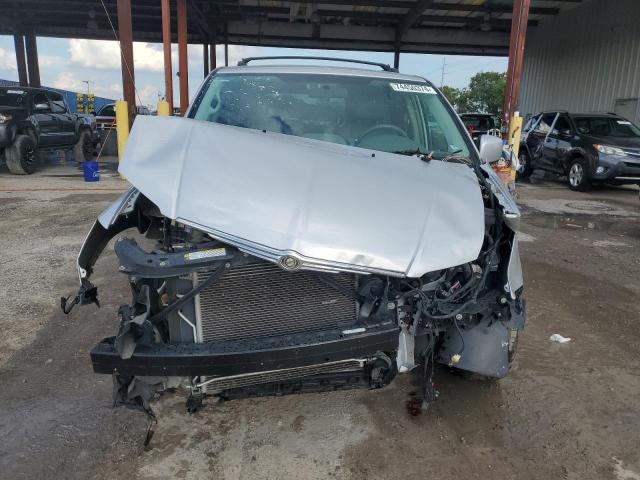 Photo 4 VIN: 2A4RR5D11AR206278 - CHRYSLER TOWN & COU 