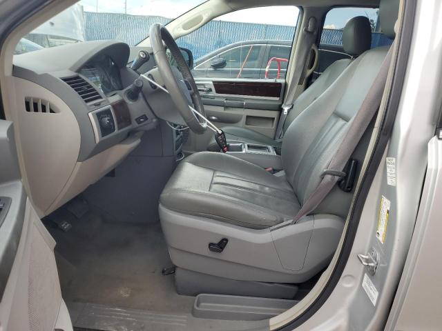 Photo 6 VIN: 2A4RR5D11AR206278 - CHRYSLER TOWN & COU 