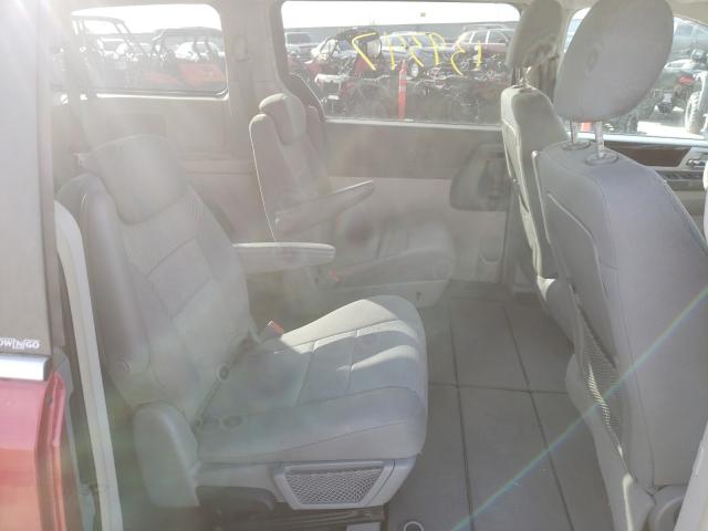 Photo 5 VIN: 2A4RR5D11AR232329 - CHRYSLER TOWN & COU 