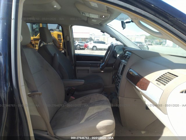 Photo 4 VIN: 2A4RR5D11AR298315 - CHRYSLER TOWN & COUNTRY 