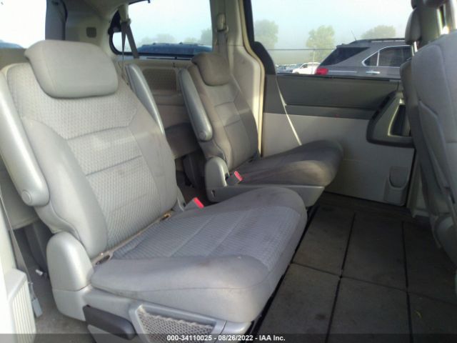 Photo 7 VIN: 2A4RR5D11AR300094 - CHRYSLER TOWN & COUNTRY 