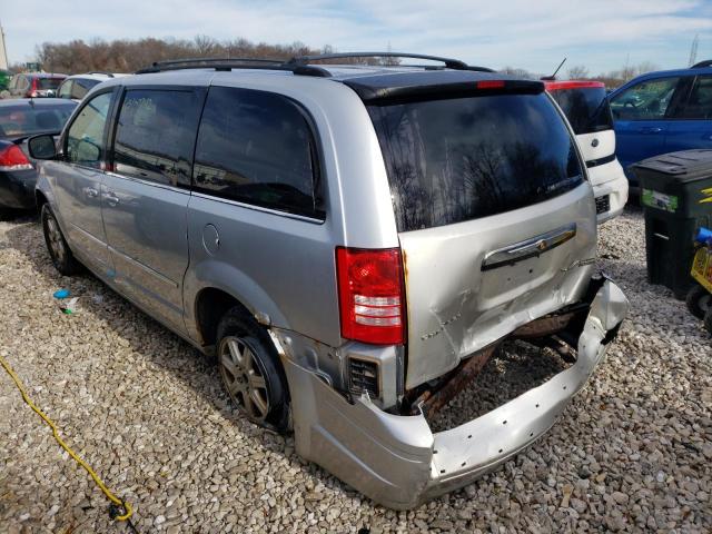 Photo 2 VIN: 2A4RR5D11AR302900 - CHRYSLER TOWN & COU 