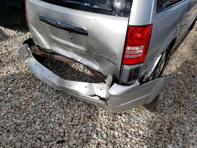 Photo 8 VIN: 2A4RR5D11AR302900 - CHRYSLER TOWN & COU 