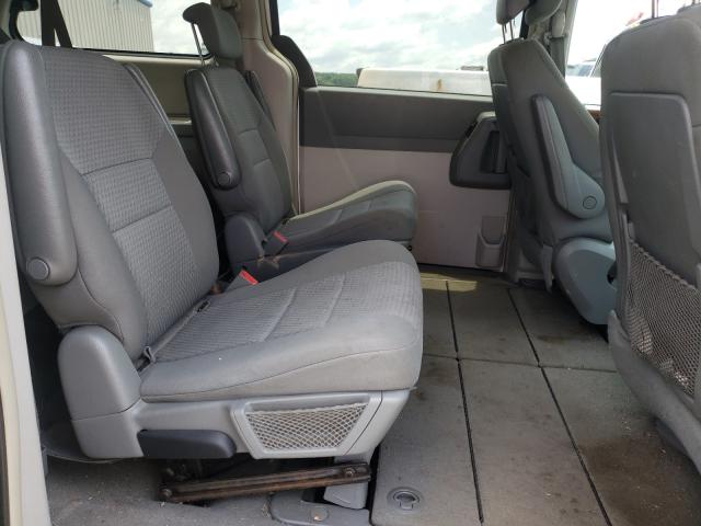 Photo 5 VIN: 2A4RR5D11AR305201 - CHRYSLER TOWN &AMP COU 