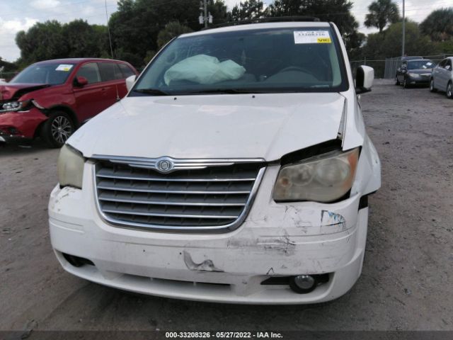 Photo 5 VIN: 2A4RR5D11AR309927 - CHRYSLER TOWN & COUNTRY 