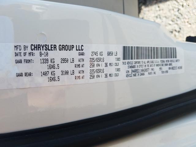 Photo 9 VIN: 2A4RR5D11AR420977 - CHRYSLER TOWN & COU 