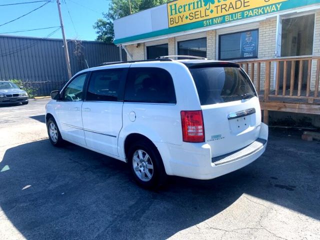 Photo 6 VIN: 2A4RR5D11AR421269 - CHRYSLER TOWN & COUNTRY 