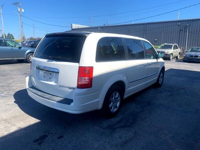 Photo 4 VIN: 2A4RR5D11AR421269 - CHRYSLER TOWN & COUNTRY 