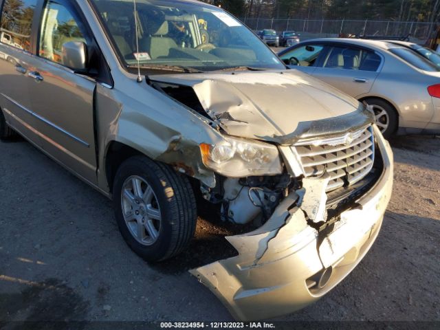 Photo 5 VIN: 2A4RR5D11AR450139 - CHRYSLER TOWN & COUNTRY 