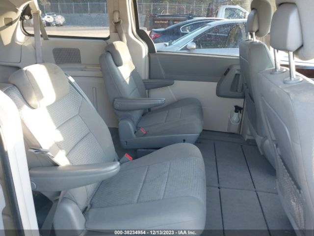 Photo 7 VIN: 2A4RR5D11AR450139 - CHRYSLER TOWN & COUNTRY 