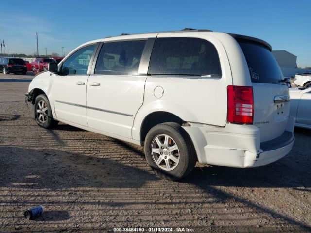 Photo 2 VIN: 2A4RR5D11AR450657 - CHRYSLER TOWN & COUNTRY 