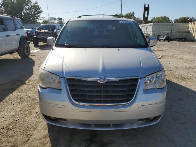 Photo 4 VIN: 2A4RR5D11AR450755 - CHRYSLER TOWN & COU 