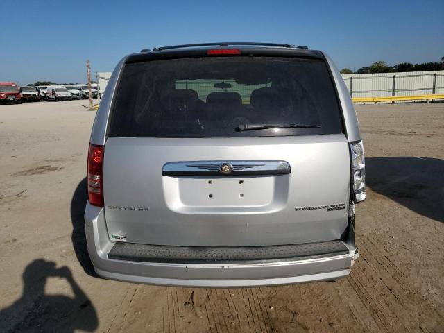 Photo 5 VIN: 2A4RR5D11AR450755 - CHRYSLER TOWN & COU 