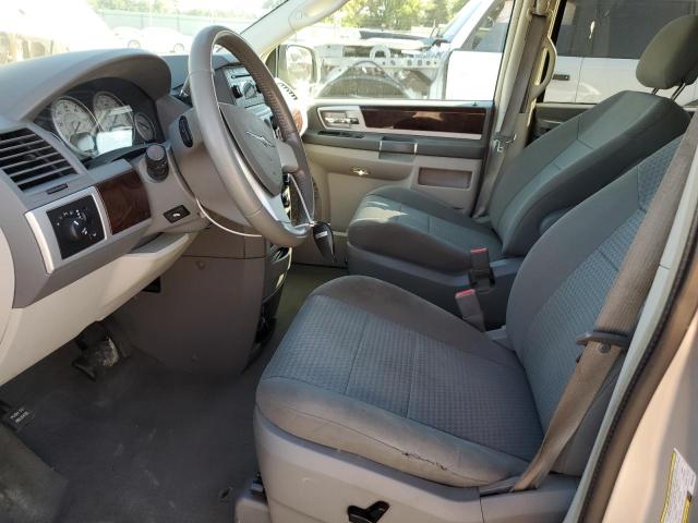 Photo 6 VIN: 2A4RR5D11AR450755 - CHRYSLER TOWN-COU 
