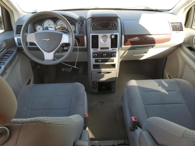 Photo 7 VIN: 2A4RR5D11AR450755 - CHRYSLER TOWN-COU 