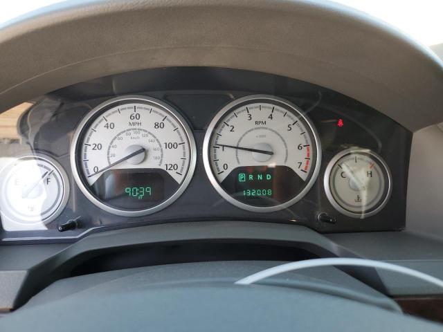 Photo 8 VIN: 2A4RR5D11AR450755 - CHRYSLER TOWN-COU 