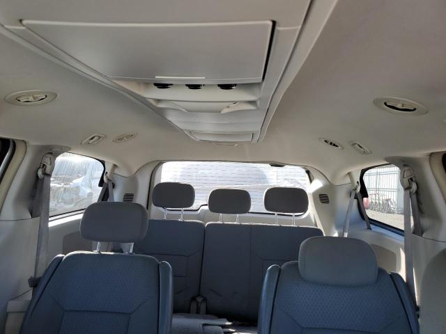 Photo 9 VIN: 2A4RR5D11AR450755 - CHRYSLER TOWN-COU 