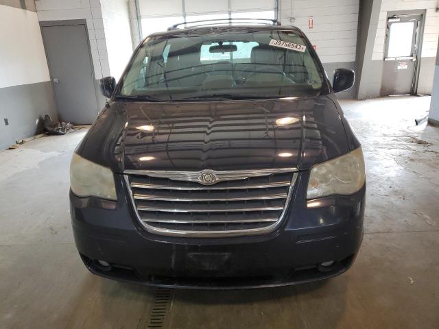 Photo 4 VIN: 2A4RR5D11AR461142 - CHRYSLER TOWN & COU 