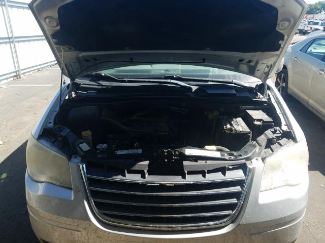 Photo 6 VIN: 2A4RR5D11AR463425 - CHRYSLER TOWN &AMP COU 